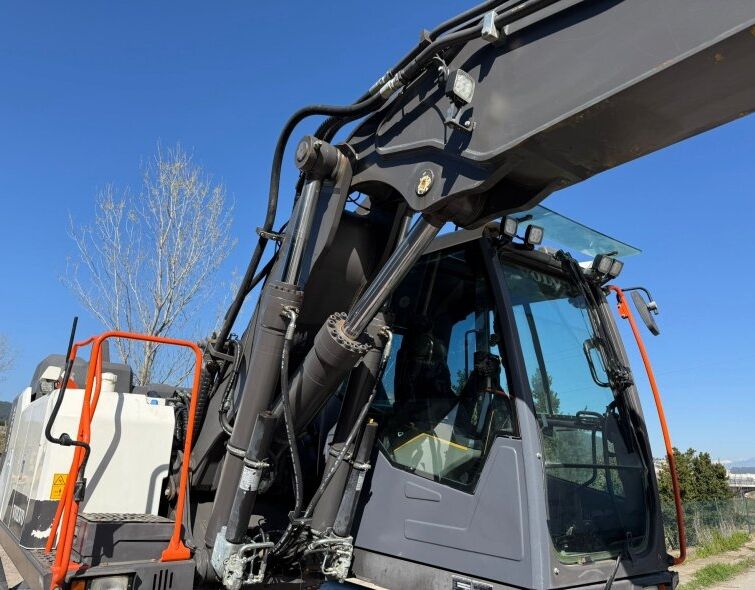 VOLVO  EW220E ***RAISING CAB***